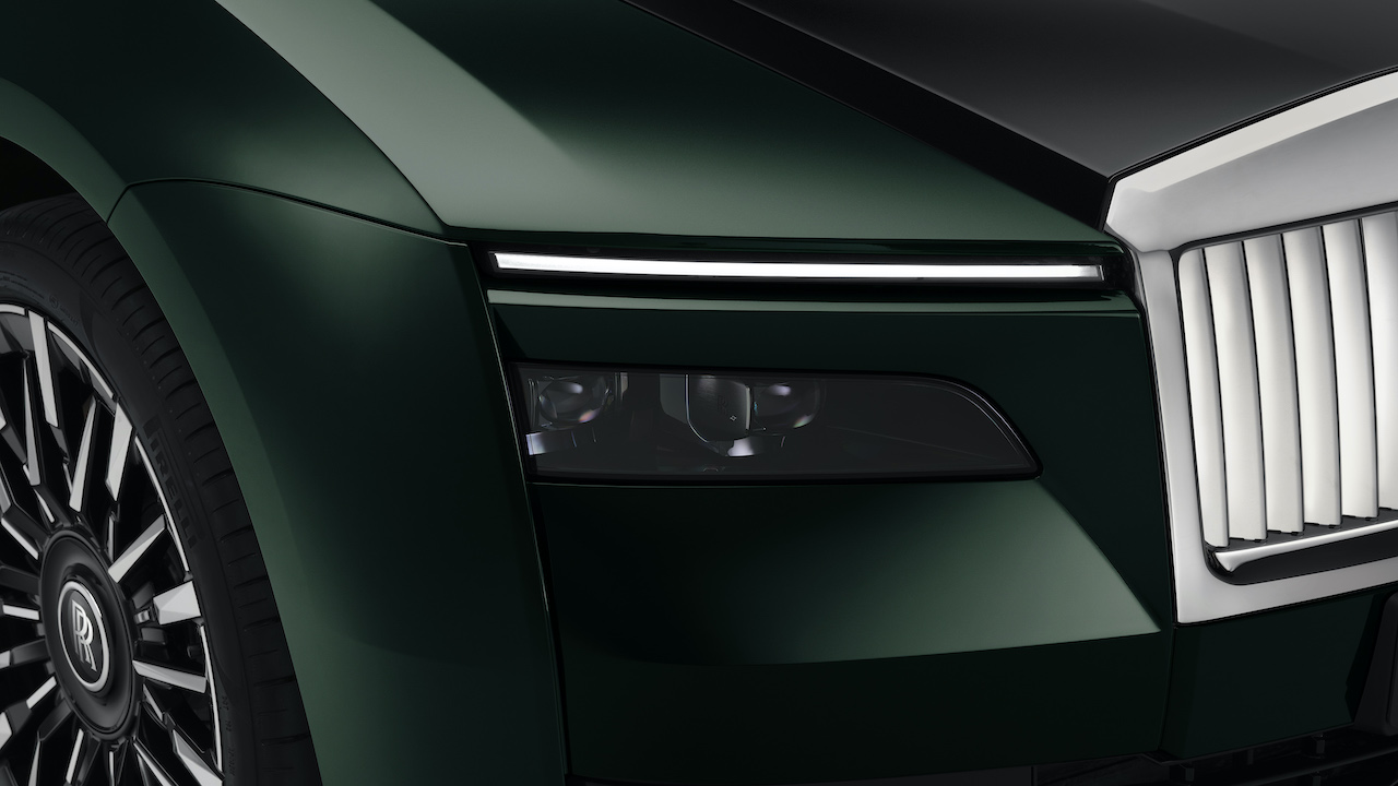 P90643683_highRes_rolls-royce-spectre-